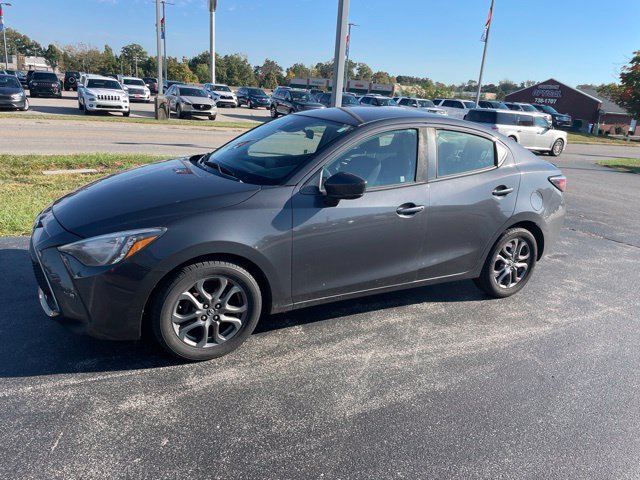 Used 2019 Toyota Yaris LE FWD image 2