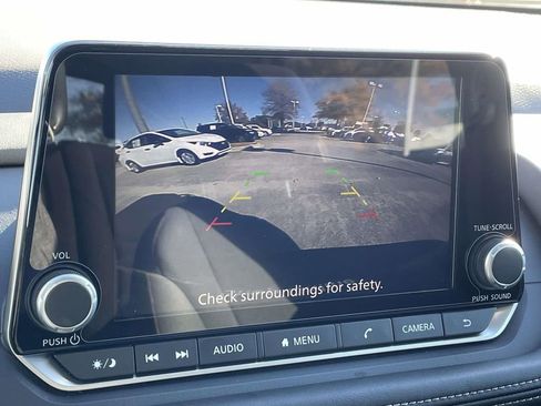 Used 2025 Nissan Rogue S image 24