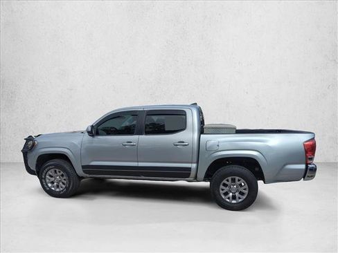 Used 2017 Toyota Tacoma SR image 8