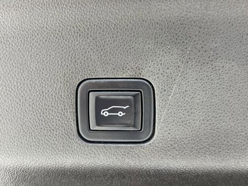Used 2022 Chevrolet Tahoe Premier AWD/4WD image 8