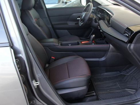 Used 2026 Nissan Kicks SR FWD image 28
