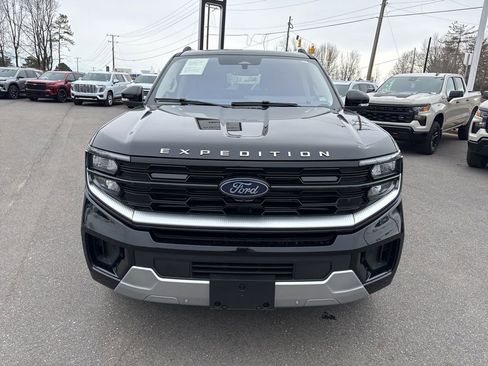 Used 2025 Ford Expedition Max Platinum image 8