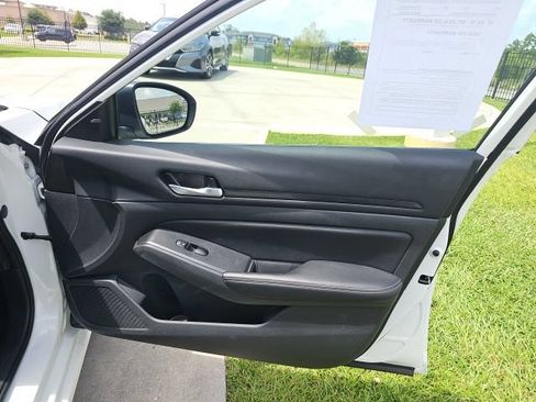 Used 2025 Nissan Altima 2.5 SV FWD image 20