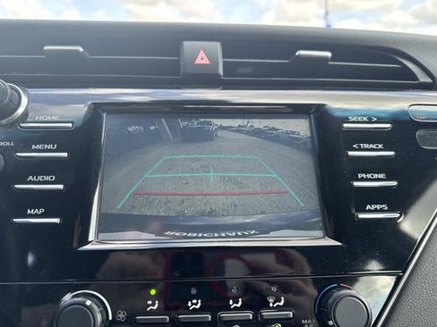 Used 2019 Toyota Camry SE image 25