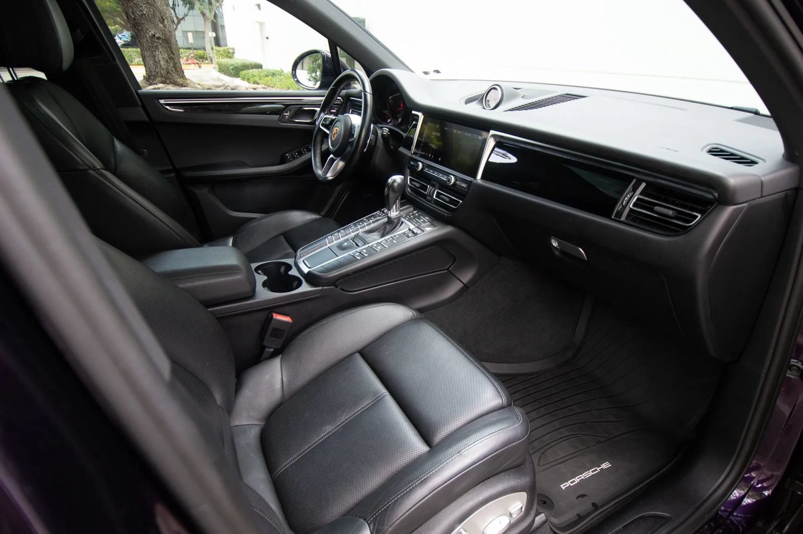 Used 2021 Porsche Macan w/ Premium Package Plus AWD/4WD image 44