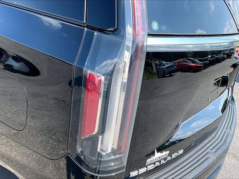 Used 2024 Cadillac Escalade Premium Luxury AWD/4WD image 25