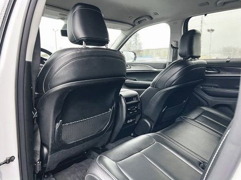 Used 2023 Jeep Grand Cherokee Limited w/ Luxury Tech Group II image 10