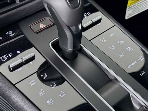 New 2026 Porsche Macan image 22