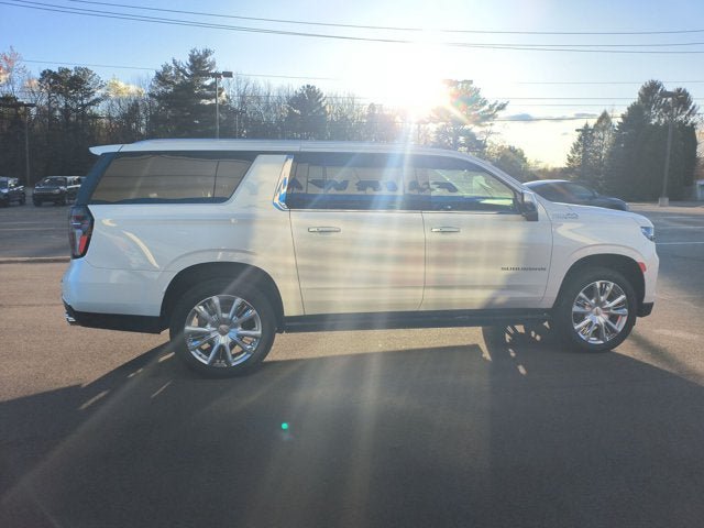 Used 2024 Chevrolet Suburban High Country AWD/4WD image 9