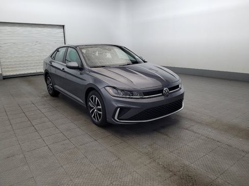 Used 2025 Volkswagen Jetta SE FWD image 13