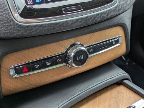 Used 2023 Volvo XC90 B6 Plus w/ Protection Package Premier image 17