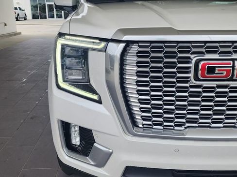 Used 2024 GMC Yukon Denali AWD/4WD image 3