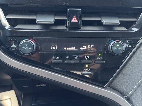 Used 2022 Toyota Camry SE w/ Convenience Package FWD image 23