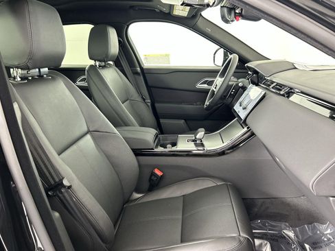 Certified 2026 Land Rover Range Rover Velar Dynamic SE image 32