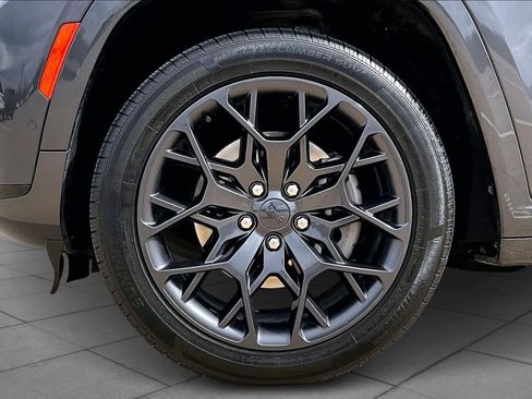 Used 2023 Jeep Grand Cherokee L Summit w/ High Altitude Package image 11