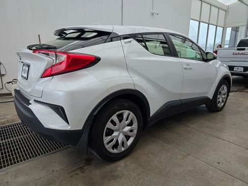 Used 2022 Toyota C-HR XLE image 5