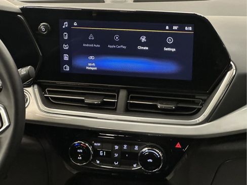 Certified 2024 Chevrolet Trax LT w/ Driver Confidence Package image 30