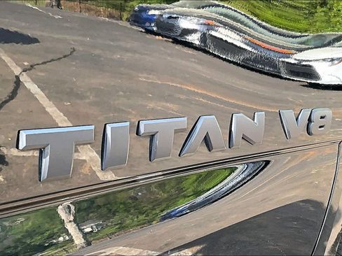 Used 2019 Nissan Titan SV w/ SV Convenience Package image 30