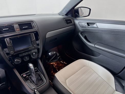 Used 2016 Volkswagen Jetta Sport w/ Lighting Package image 23