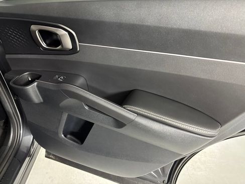 Used 2024 Kia Sorento S FWD image 18