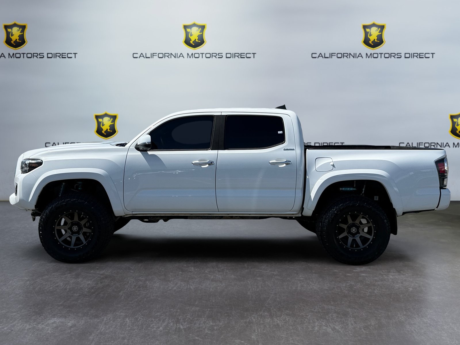 Used 2020 Toyota Tacoma Limited AWD/4WD image 2