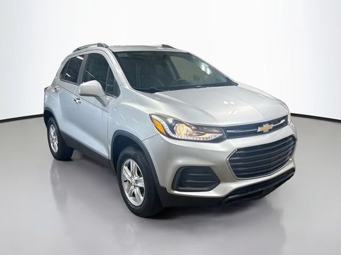 Used 2018 Chevrolet Trax LT w/ LT Convenience Package AWD/4WD image 3