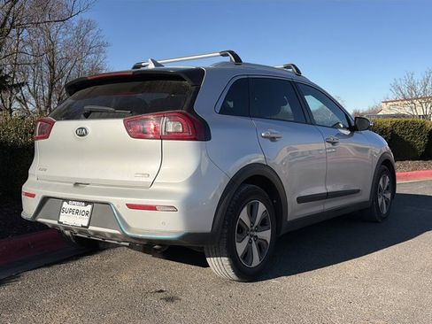 Used 2019 Kia Niro EX Premium image 3