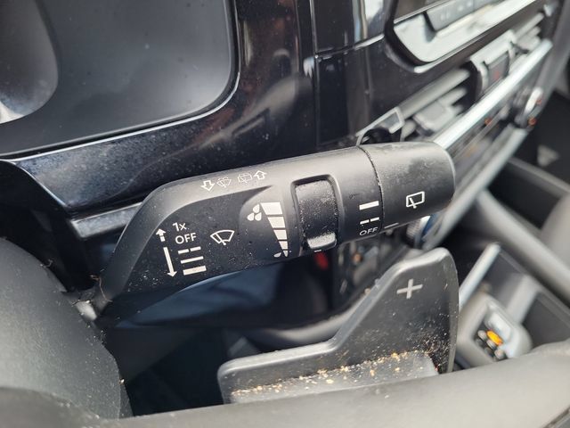 Used 2025 Nissan Pathfinder SV FWD image 25