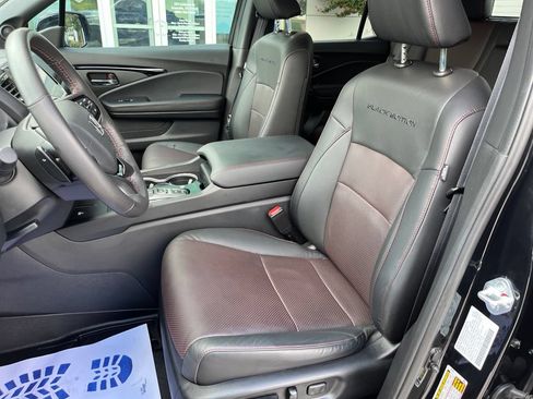 Used 2025 Honda Ridgeline Black Edition image 5