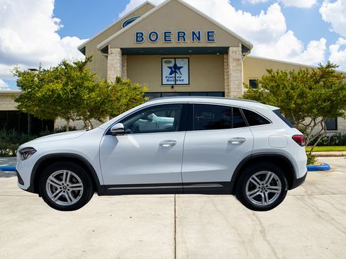 Used 2023 Mercedes-Benz GLA 250 4MATIC w/ Premium Package image 2