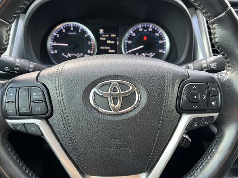 Used 2017 Toyota Highlander Plus image 25