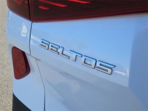 Certified 2023 Kia Seltos EX image 12