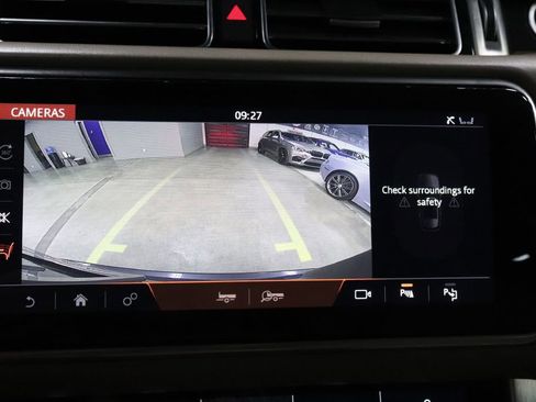 Used 2019 Land Rover Range Rover HSE image 14
