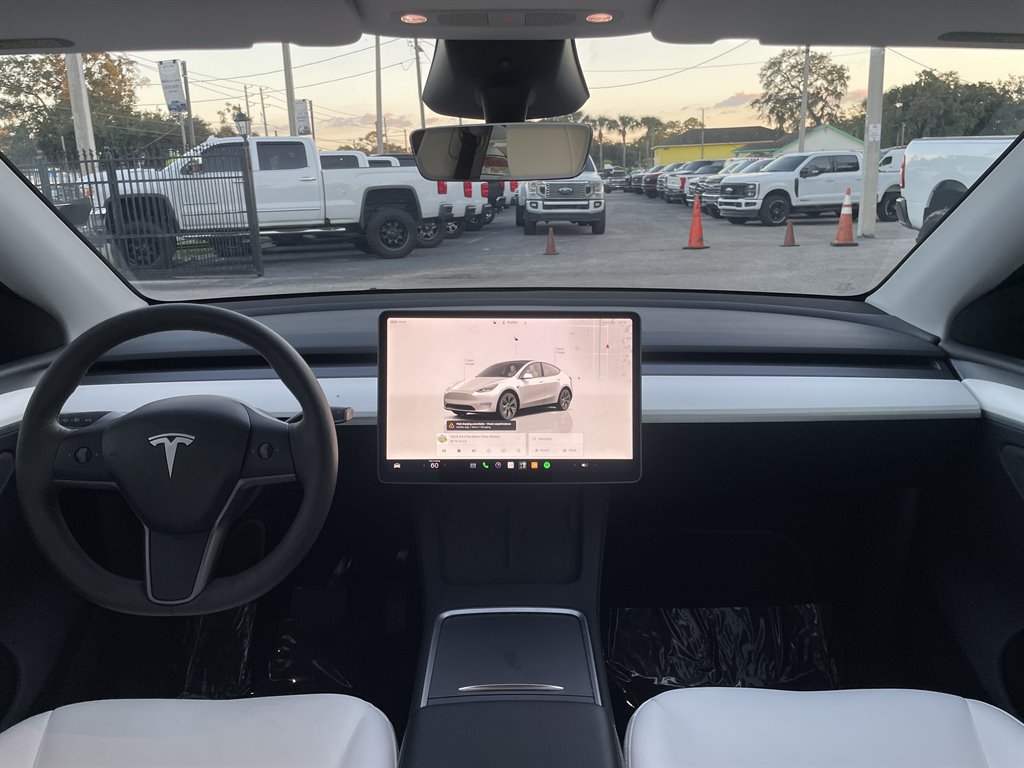 Used 2024 Tesla Model Y Long Range AWD/4WD image 5