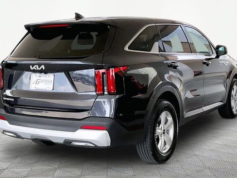 Used 2025 Kia Sorento LX FWD image 5