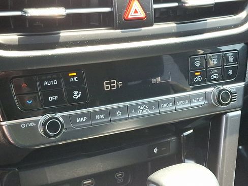 Certified 2024 Kia Seltos EX image 16