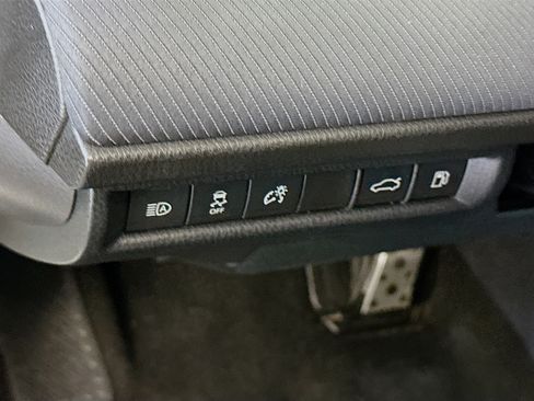 Used 2025 Toyota Camry SE FWD image 17