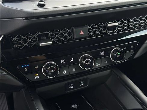 Used 2025 Honda Accord Touring image 2