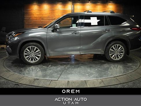 Used 2021 Toyota Highlander Platinum AWD/4WD image 1
