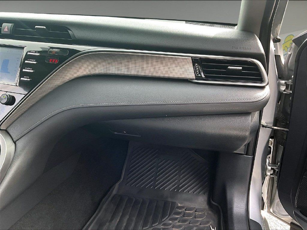 Used 2019 Toyota Camry SE FWD image 12
