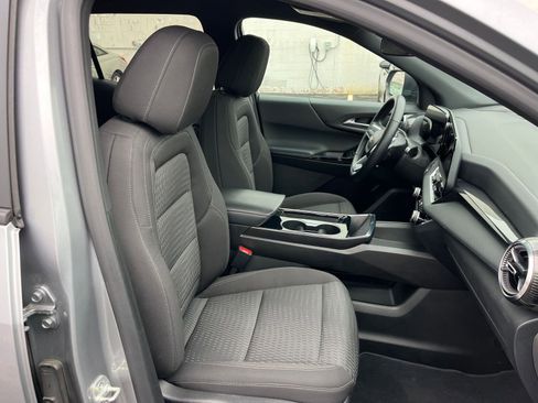 Used 2025 Chevrolet Equinox LT image 36