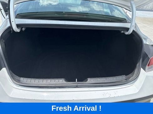 Used 2024 Hyundai Elantra SE FWD image 11