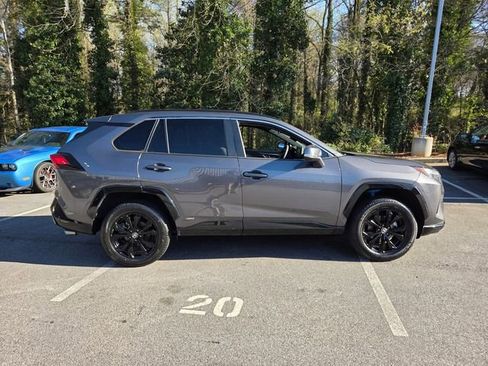 Used 2022 Toyota RAV4 SE image 10