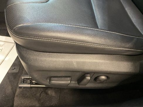 Used 2020 Kia Niro EX Premium image 28