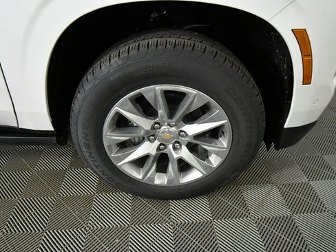 New 2025 Chevrolet Suburban Premier image 17