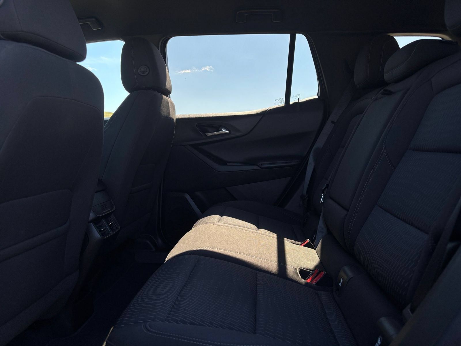 Used 2025 Chevrolet Equinox LT FWD image 24