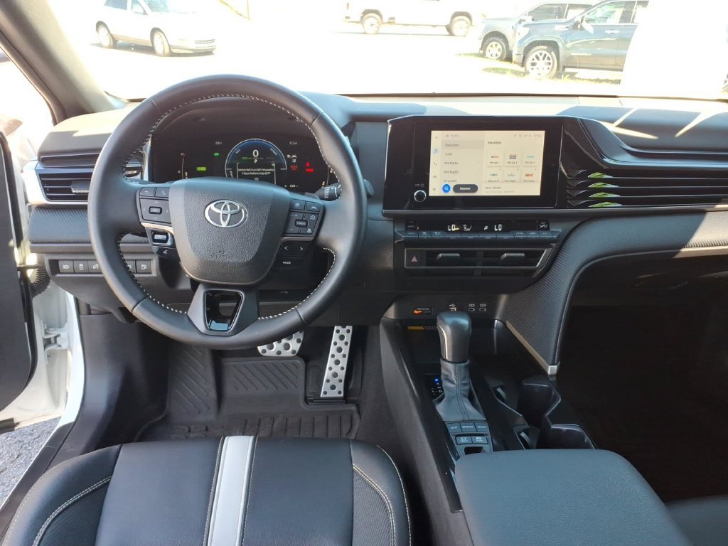 Used 2025 Toyota Camry SE w/ Convenience Package FWD image 19