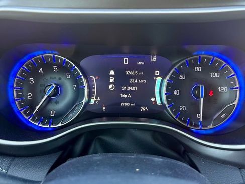 Used 2023 Chrysler Pacifica Touring-L FWD image 1