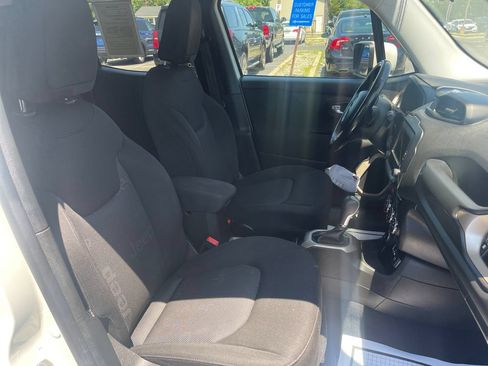Used 2017 Jeep Renegade Latitude AWD/4WD image 22