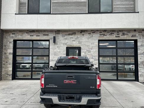 Used 2017 GMC Canyon SLE w/ SLE Convenience Package image 4